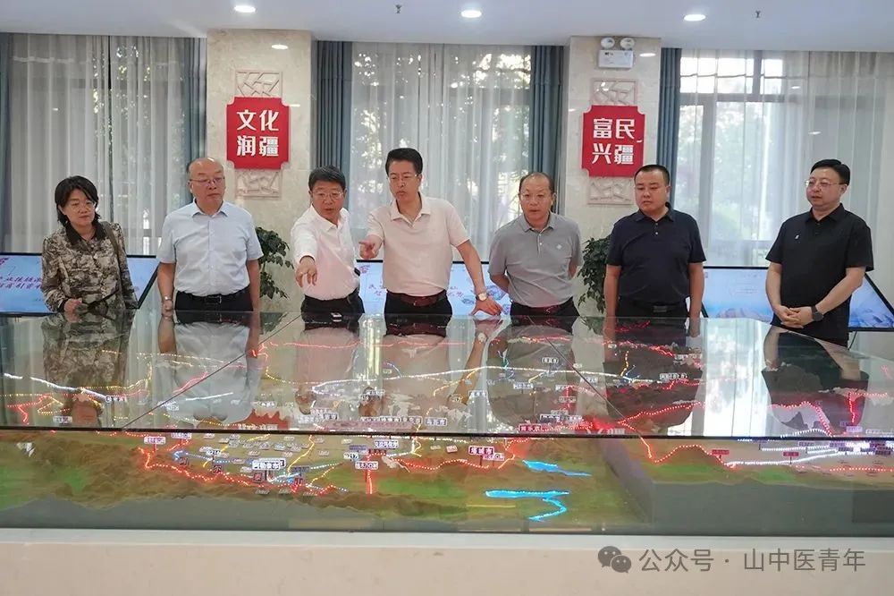晋疆相约，情牵西部：李华荣带队赴新疆看望慰问西部计划志愿者